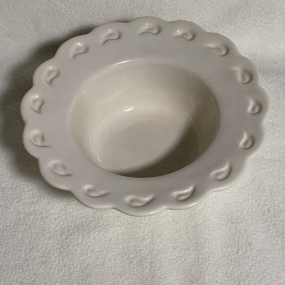 Vintage Calif USA Scalloped Rimmed Pottery Bowl With Raindrop Pattern on Rim